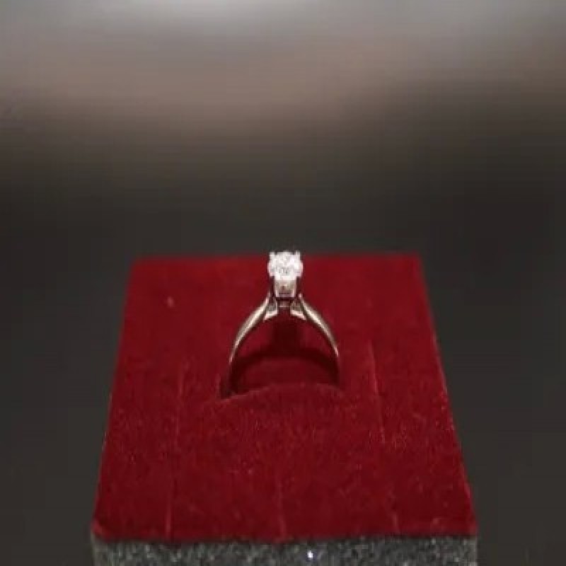 Кольцо Кольцо с бриллиантом 0,6ct